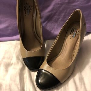 Lifestride shoes size 6.5.  Only worn 2 times!